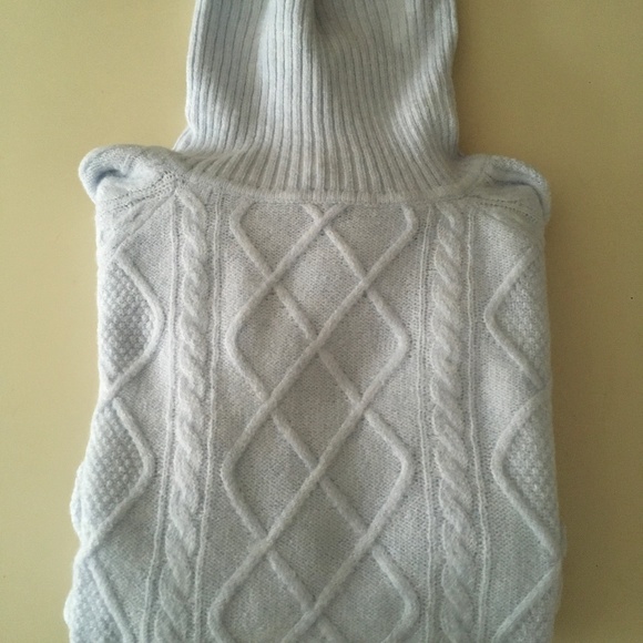 CeCe powder blue size M turtleneck sweater NWOT - Picture 5 of 5